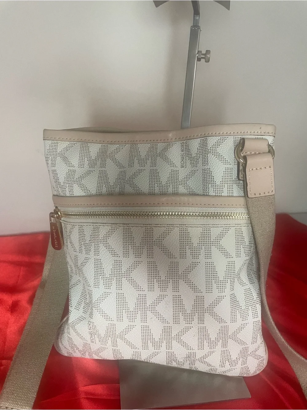 Authentic Michael Kors Purse #096NC Michael Kors Jet Set Crossbody Bag vanilla